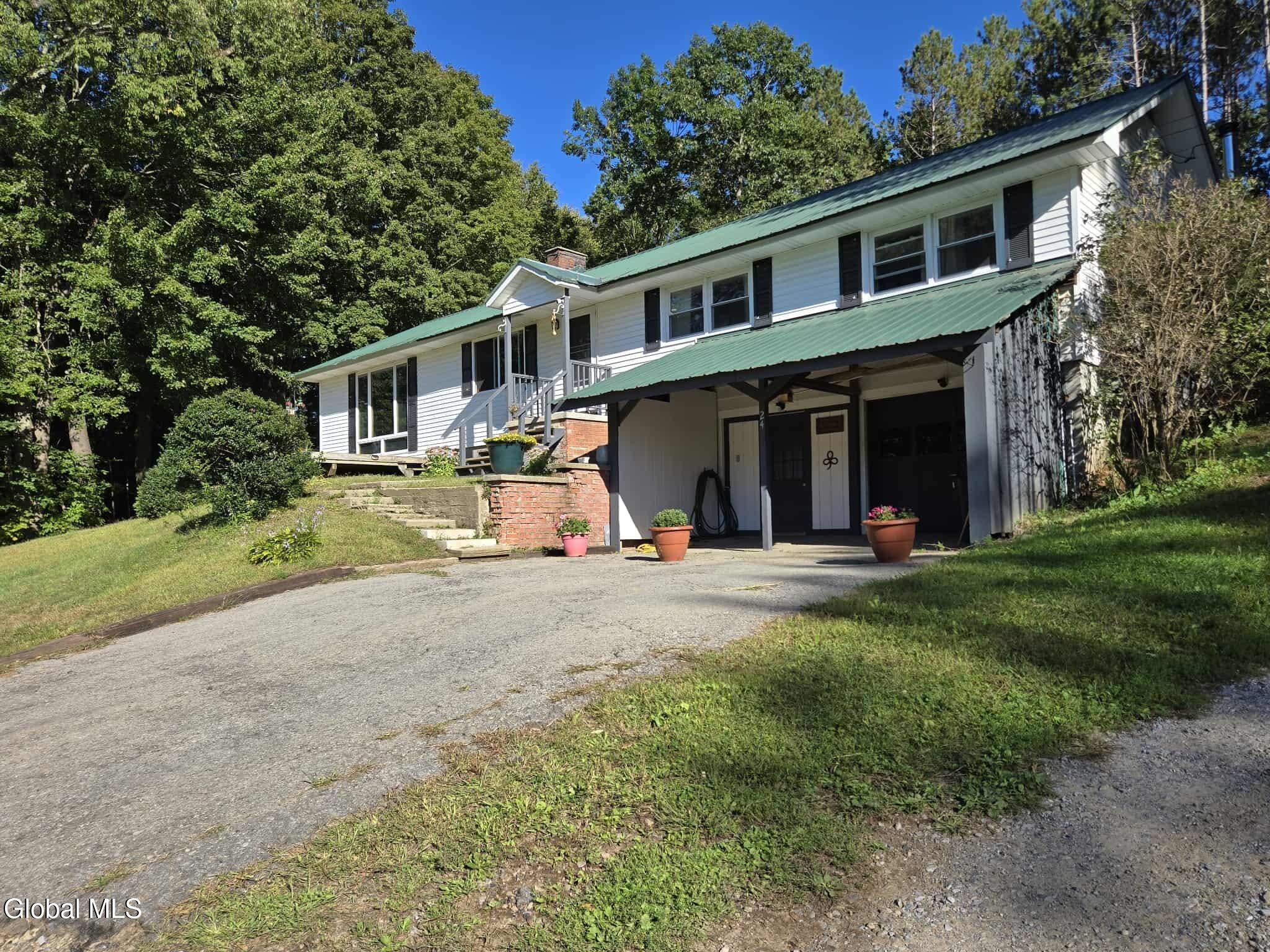 24 North Shore Road Edinburg, NY 12134 - Photo 2 of 44 b6e55065-181f-4e85-aaed-8acff2ff3c3b