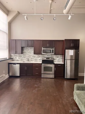 $1,500 | 2917 Main Street, Unit 210, Buffalo, NY 14214