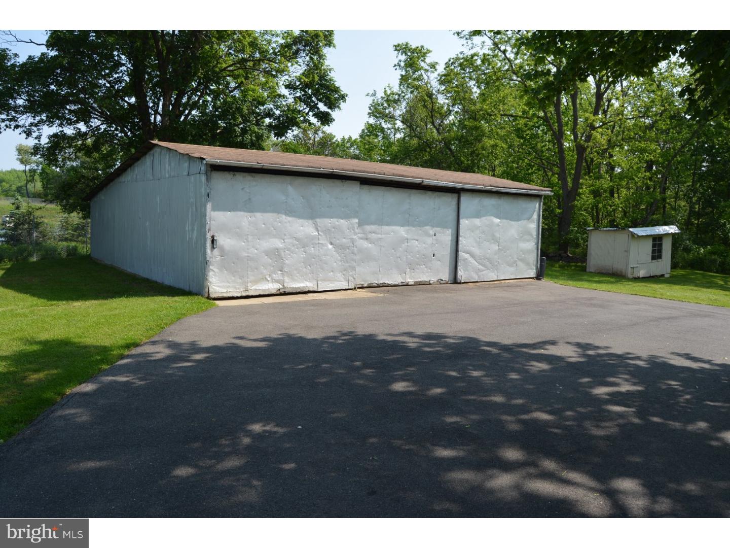 301 Sharon Road Robbinsville, NJ 08691 - Photo 14 of 17 Garage