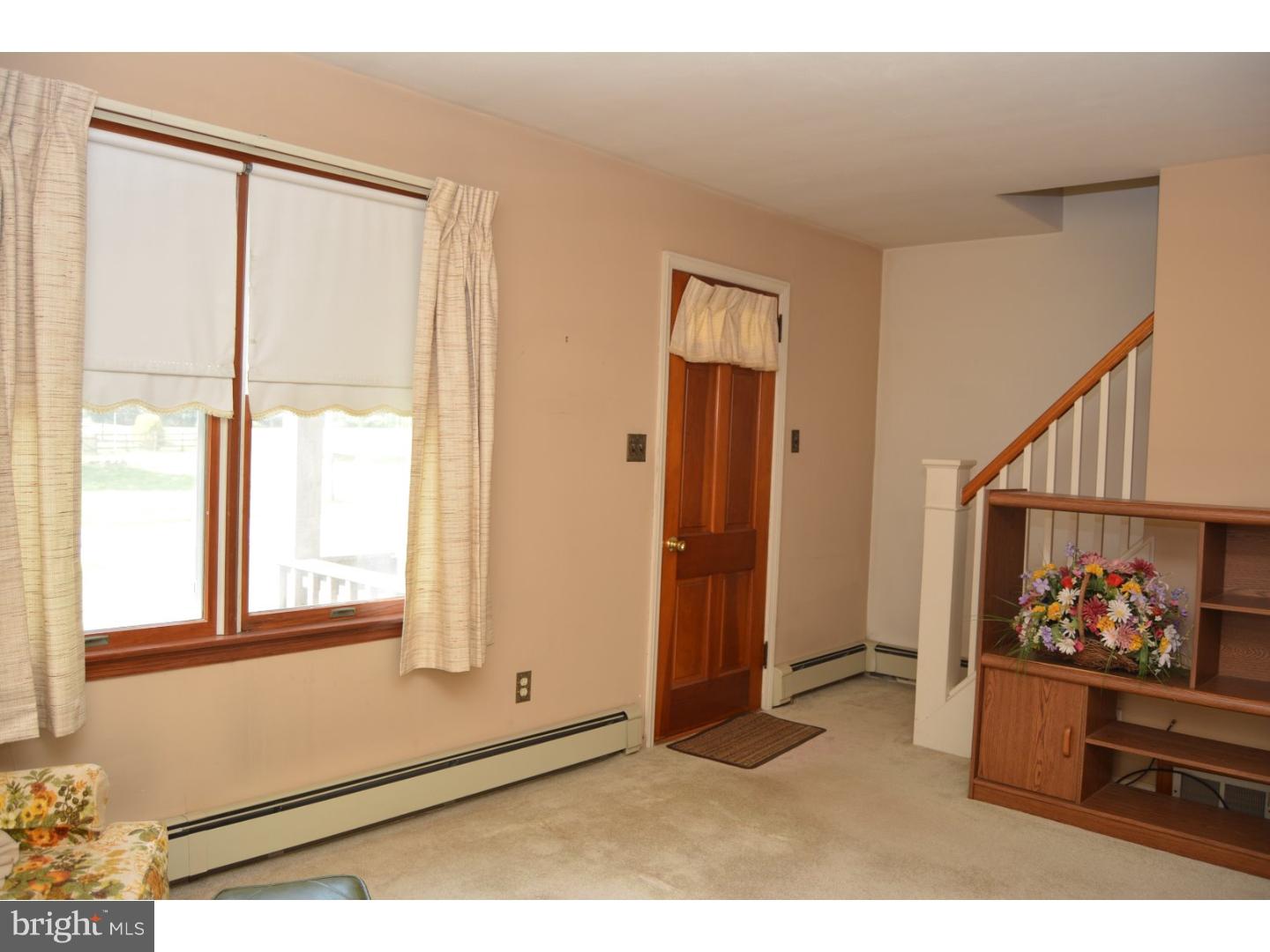 301 Sharon Road Robbinsville, NJ 08691 - Photo 4 of 17 Living Room