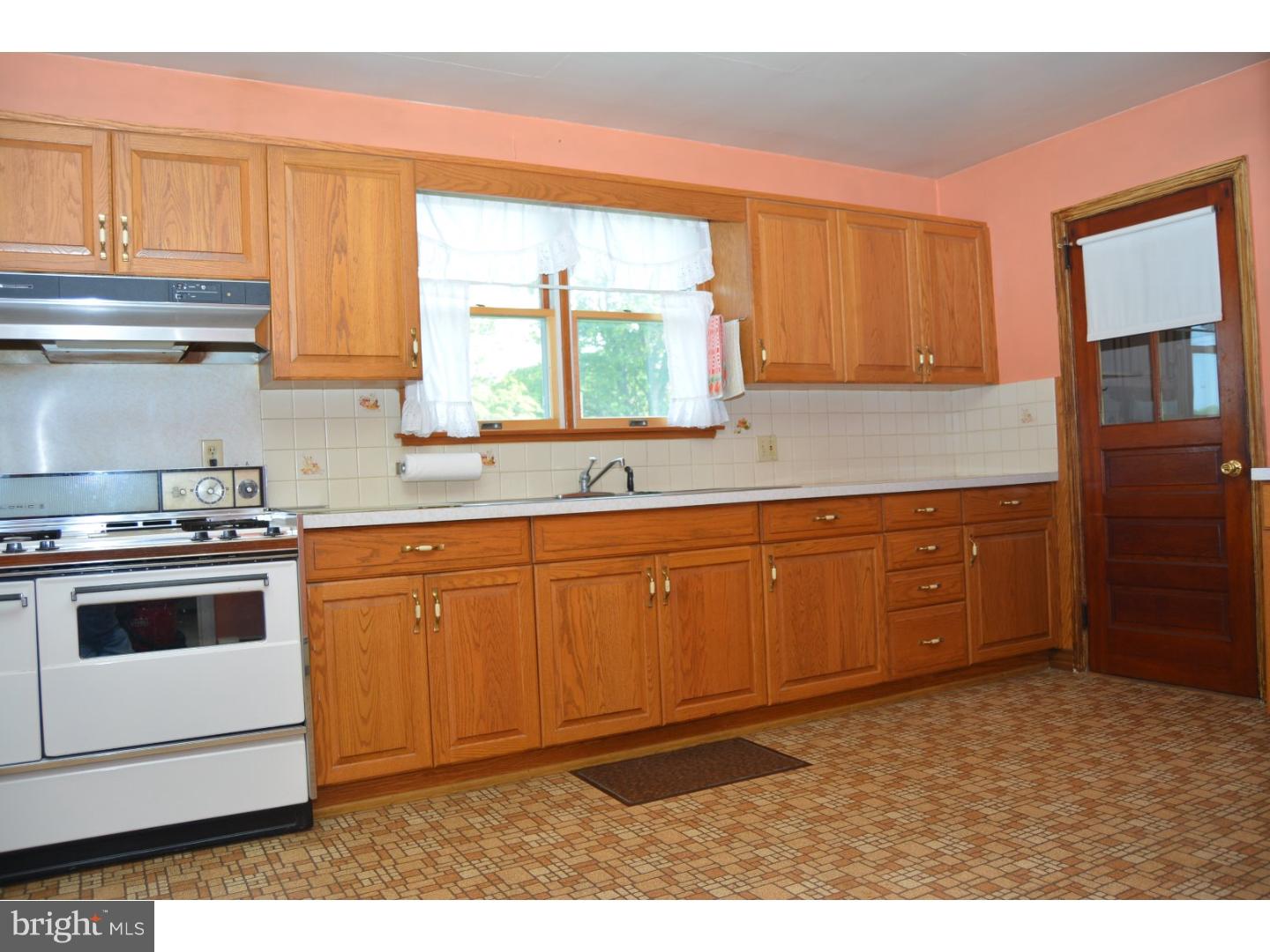 301 Sharon Road Robbinsville, NJ 08691 - Photo 5 of 17 Kitchen