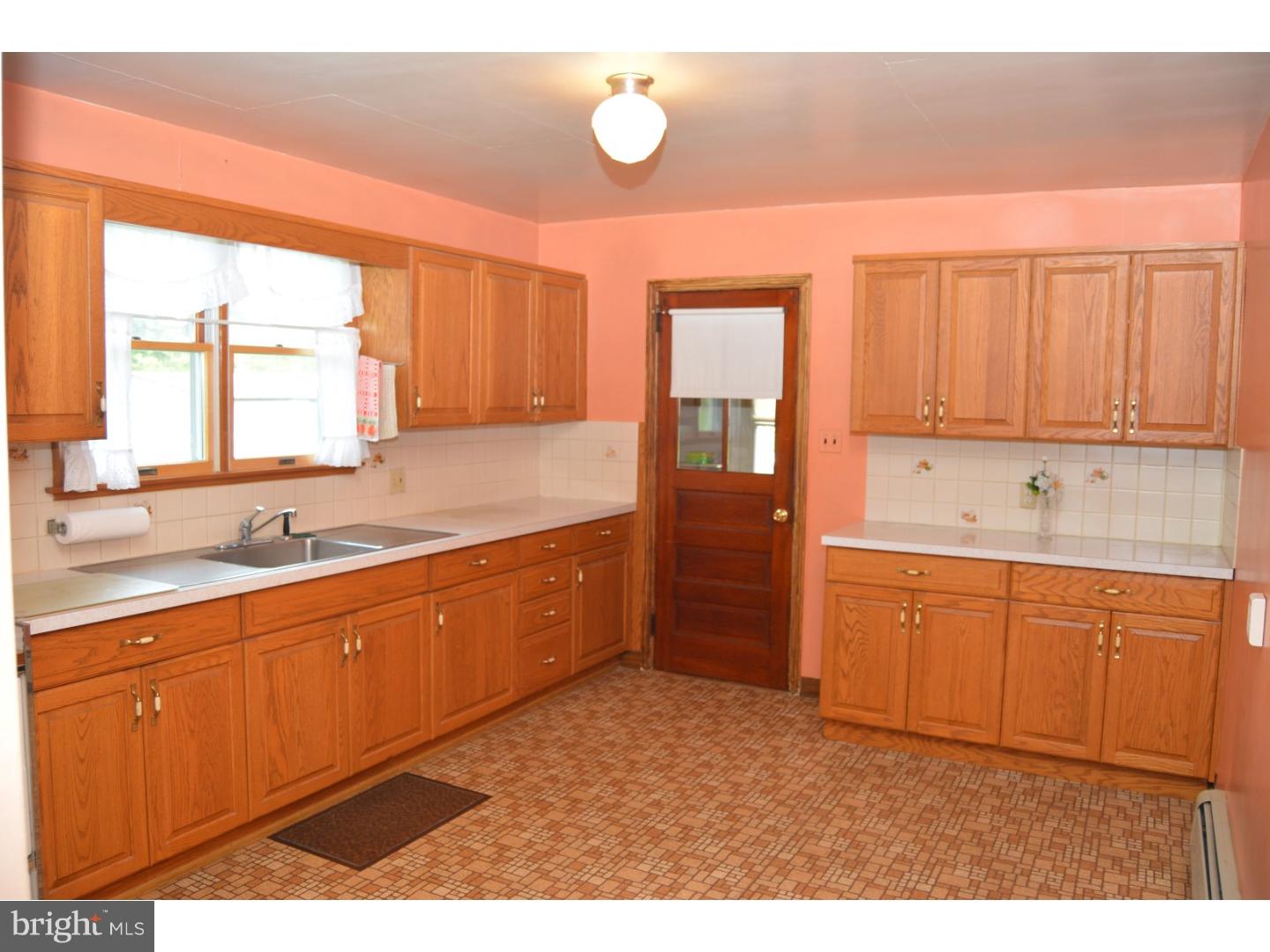 301 Sharon Road Robbinsville, NJ 08691 - Photo 6 of 17 Kitchen