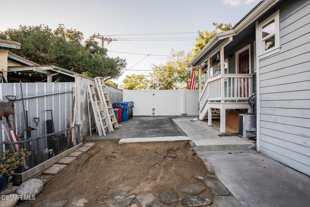 1088 Alta Vista Road Simi Valley, CA 93063 - Photo 21 of 24 a view of a house with a wooden fence