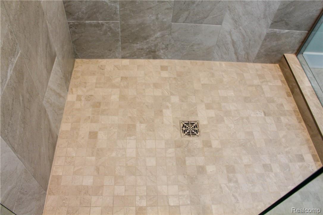 98 North Baldwin Road Oxford, MI 48371 - Photo 20 of 33 Large Master Shower - Completely tiled