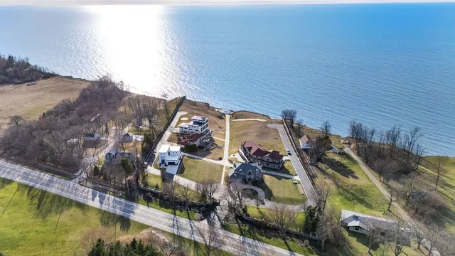 $1,595,000 | 651 Sul Lago South, Benton Harbor, MI 49022