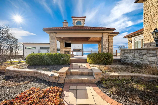 $1,595,000 | 651 Sul Lago South, Benton Harbor, MI 49022