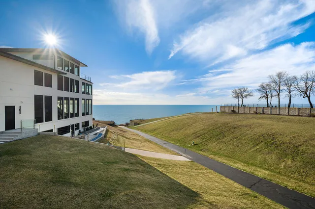 $1,595,000 | 651 Sul Lago South, Benton Harbor, MI 49022