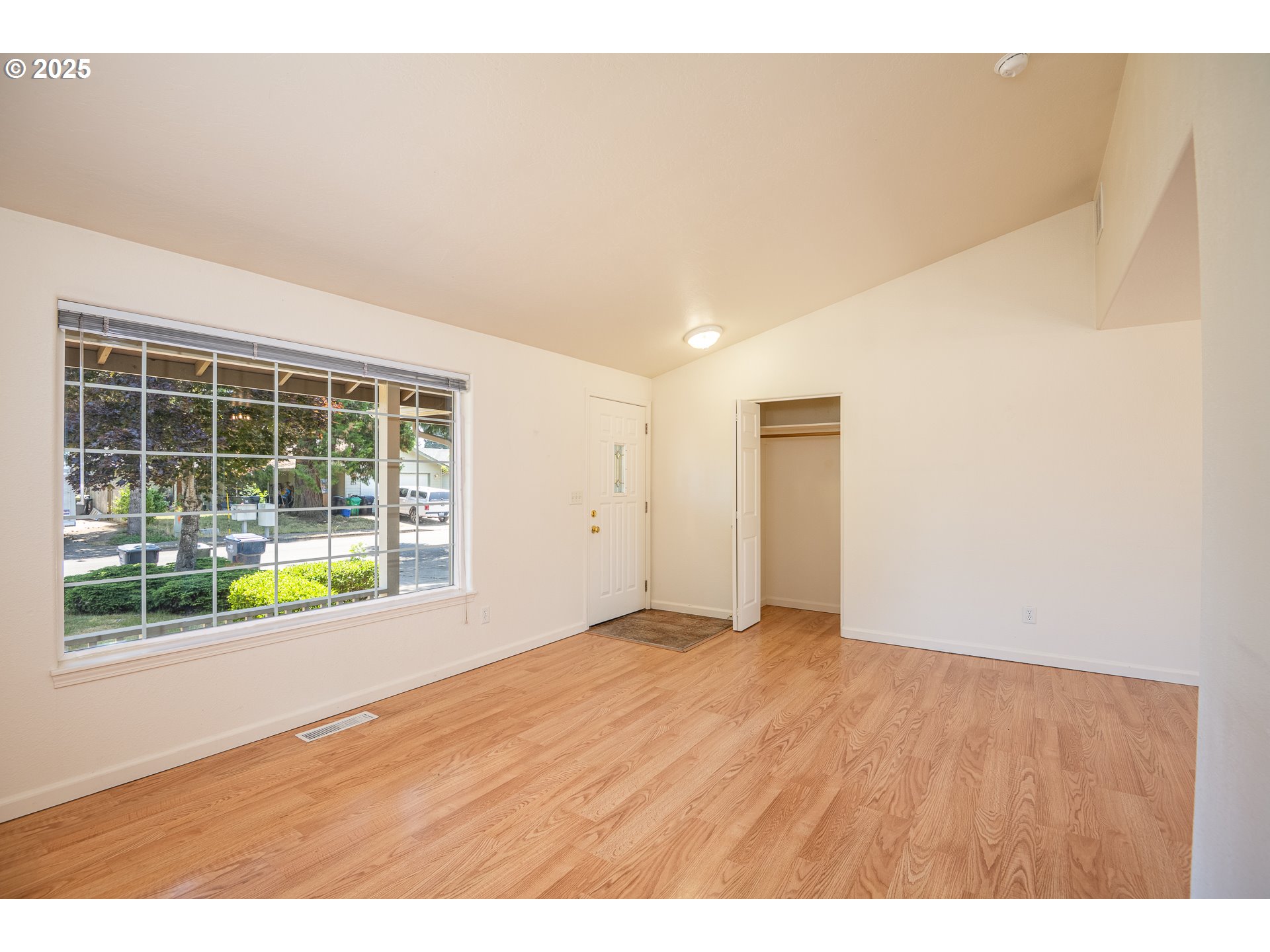 576 South 35th Street Springfield, OR 97478 - Photo 3 of 34 a view of an empty room with a window