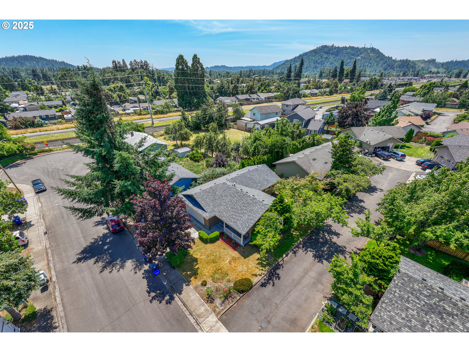 576 South 35th Street Springfield, OR 97478 - Photo 34 of 34 an aerial view of residential houses with outdoor space and street view