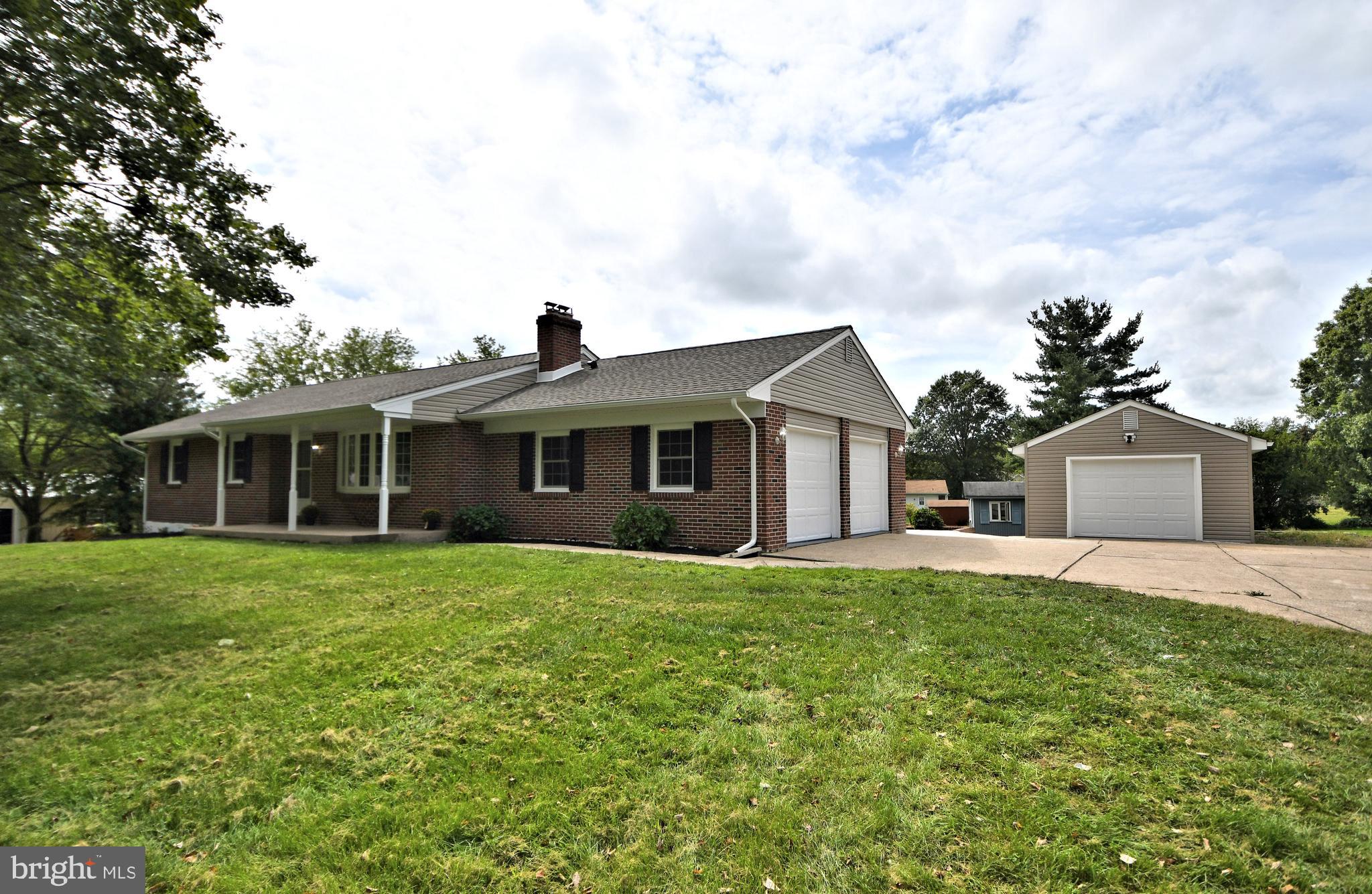 412 Allentown Road Souderton, PA 18964 - Photo 4 of 80 Racher with 2 Car Attached & 1 Car Detached Garage