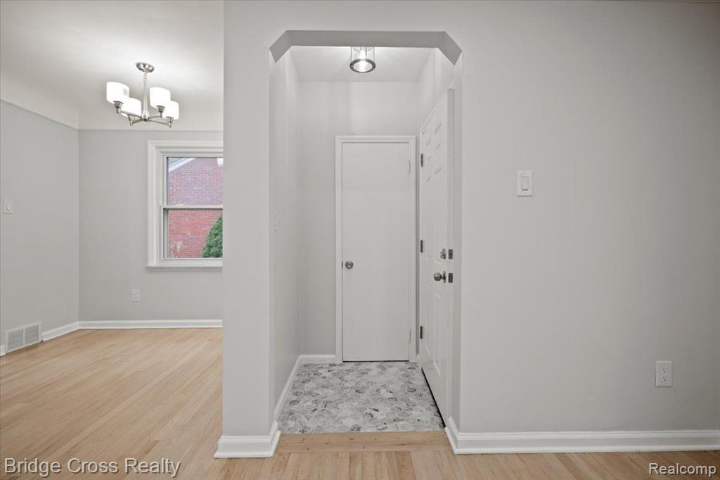 3030 Bamlet Road Royal Oak, MI 48073 - Photo 3 of 30 Gallery Image 3