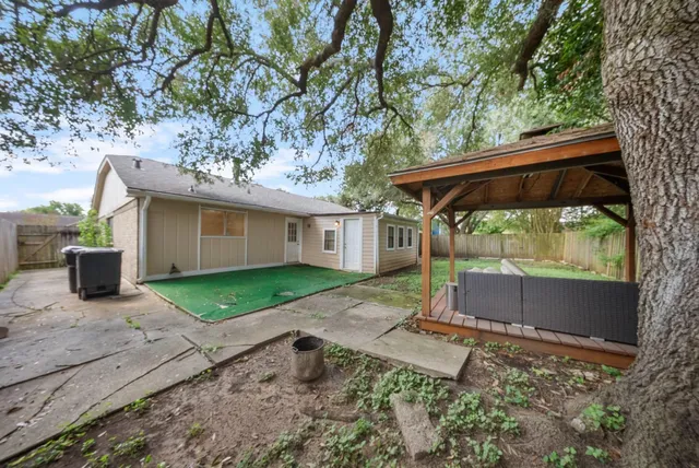 $1,850 | 15738 Tammany Lane, Houston, TX 77082