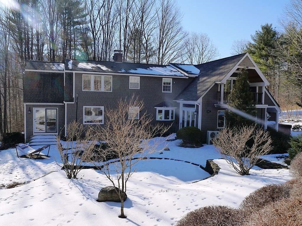 423 Hurricane Road Keene, NH 03431 - Photo 3 of 32