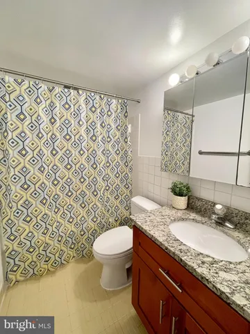 $2,590 | 4 Monroe Street, Unit 802, Rockville, MD 20850