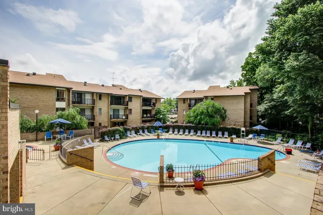 $2,590 | 4 Monroe Street, Unit 802, Rockville, MD 20850