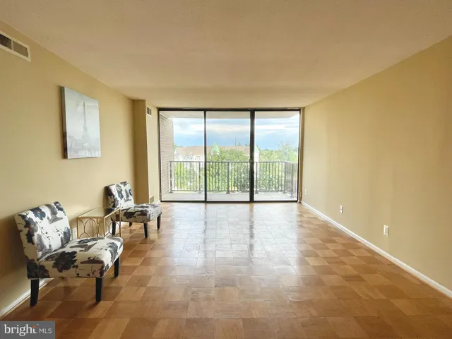 $2,590 | 4 Monroe Street, Unit 802, Rockville, MD 20850