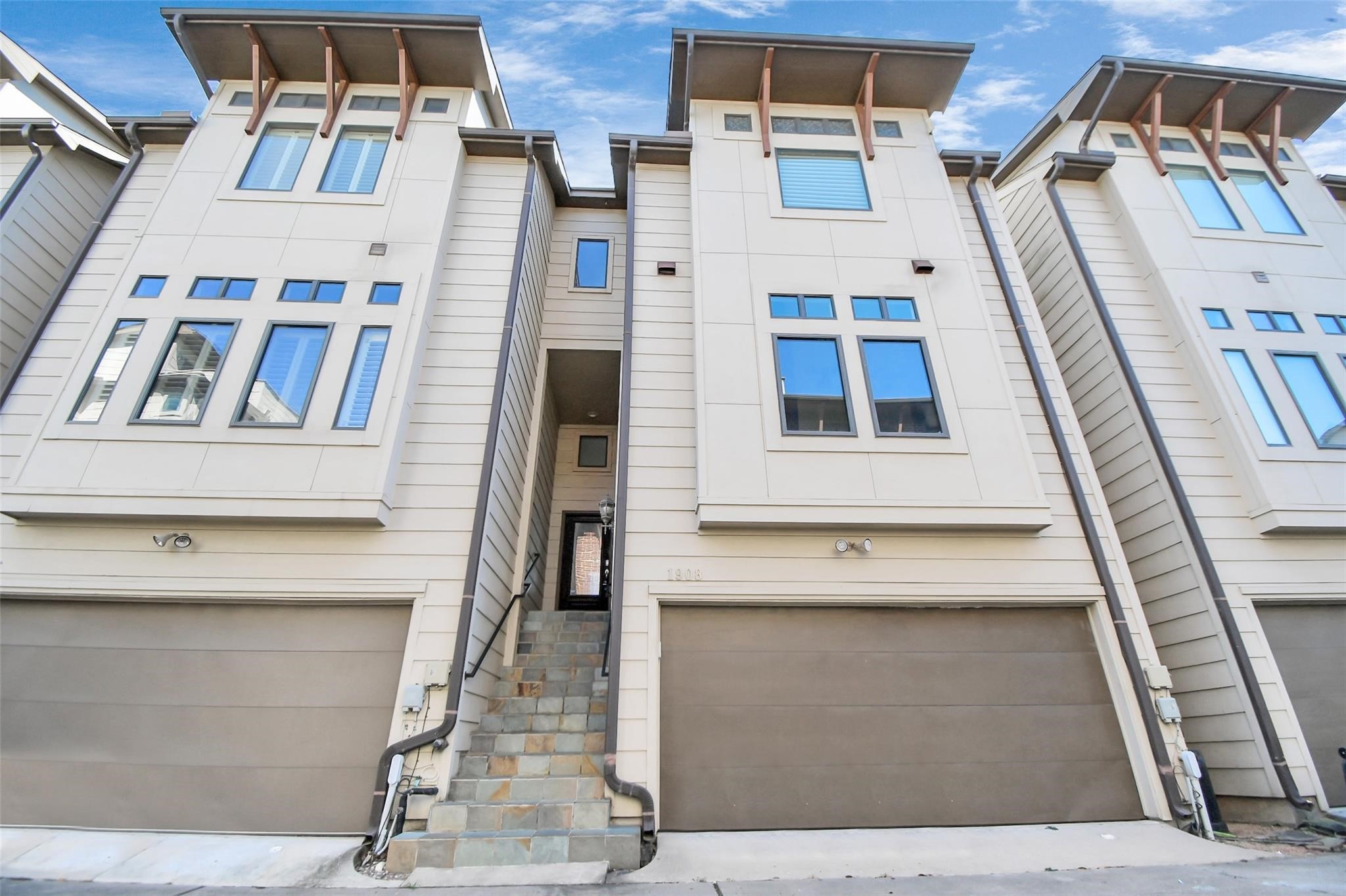 1908 Winter Street Houston, TX 77007 - Photo 2 of 25
