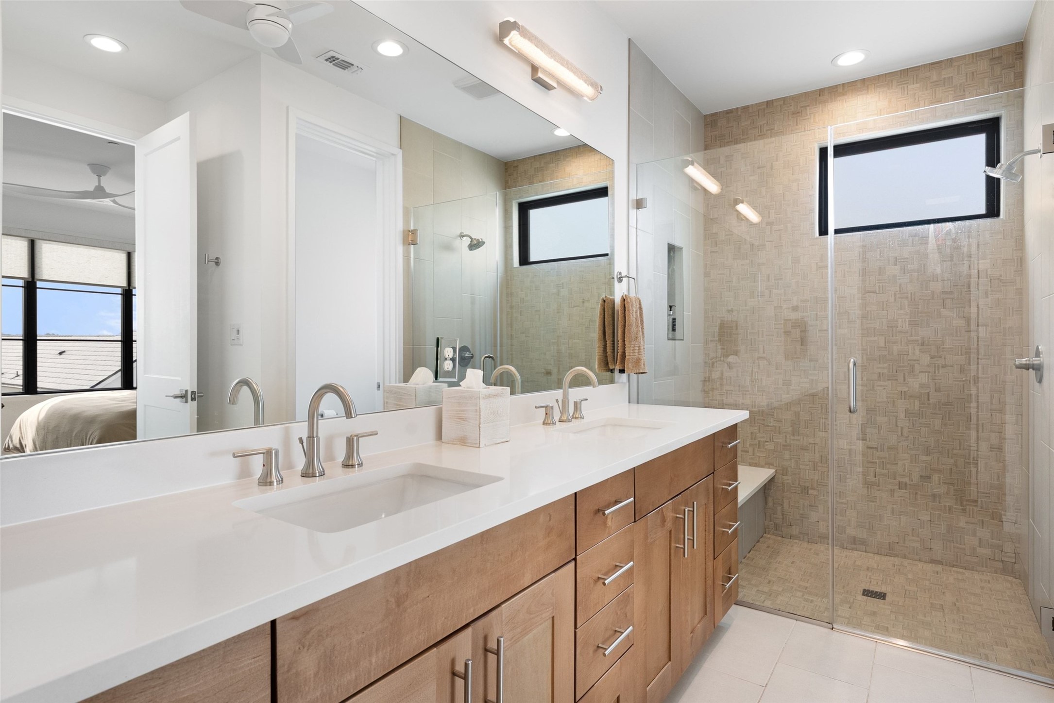 700 Ariana Court Austin, TX 78746 - Photo 34 of 39 Primary en-suite Bathroom