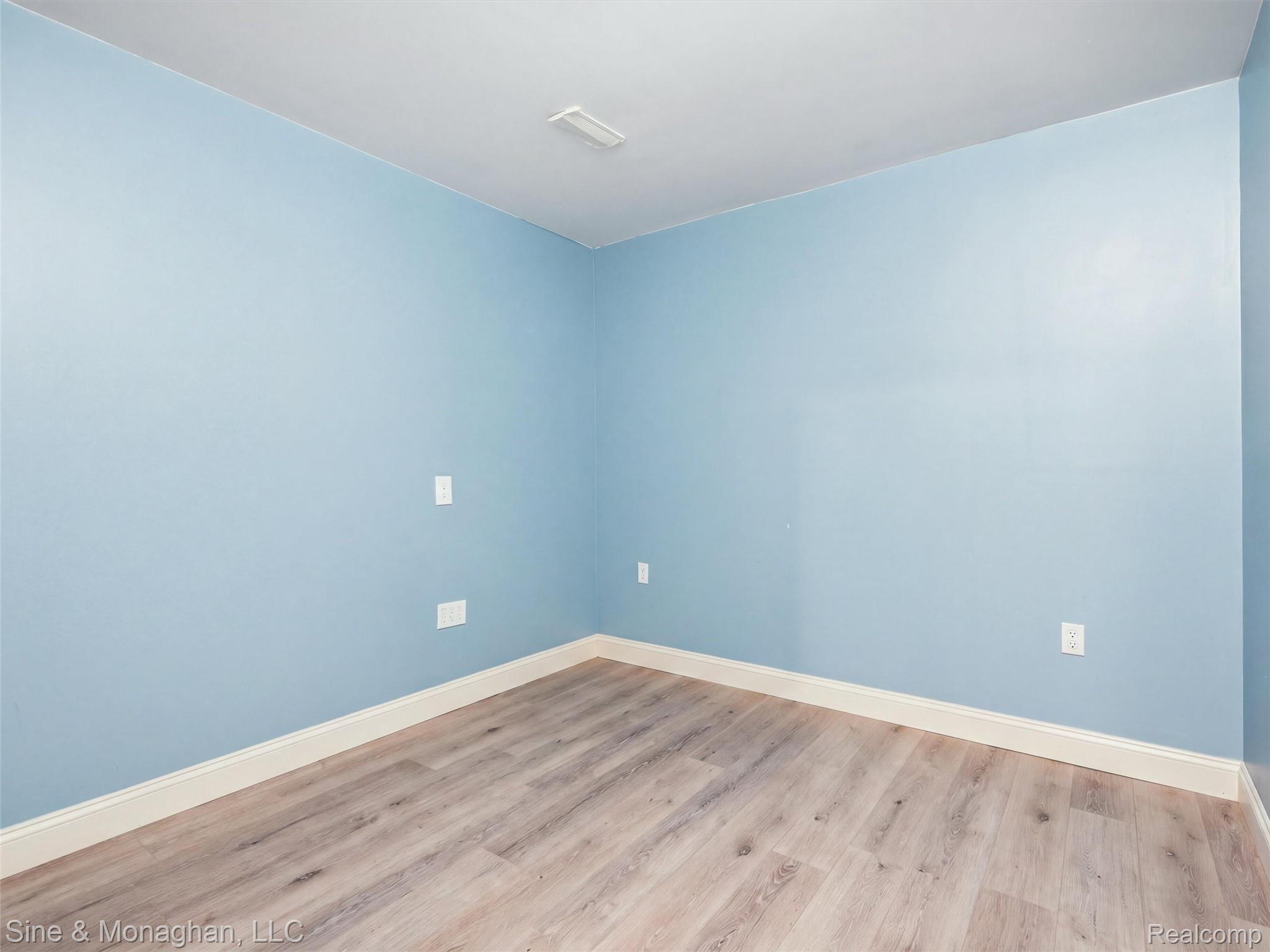 24827 Ivy Road Novi, MI 48375 - Photo 35 of 40 3-photo_reedit_53b3807a.jpg
