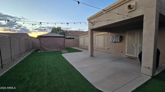 $2,095 | 17591 West Dahlia Drive, Surprise, AZ 85388