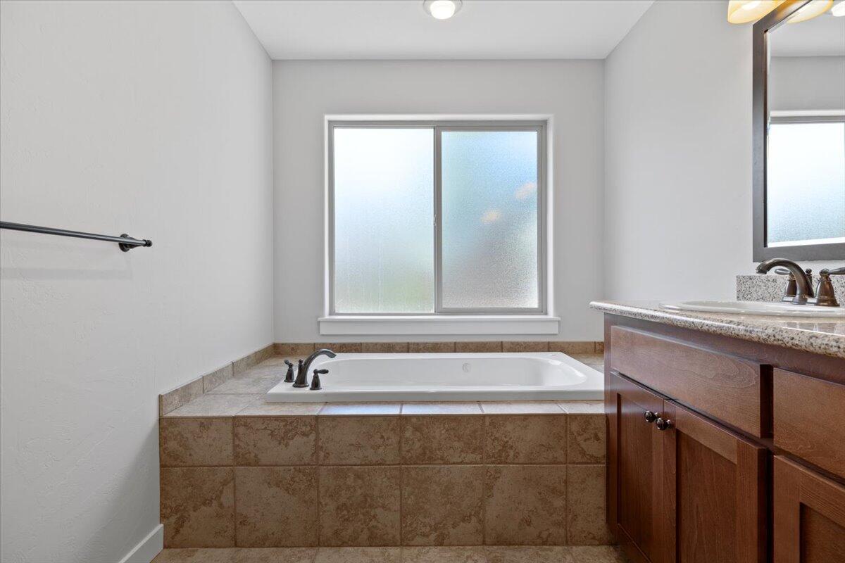 237 Echo Way Eagle Point, OR 97524 - Photo 17 of 31 18