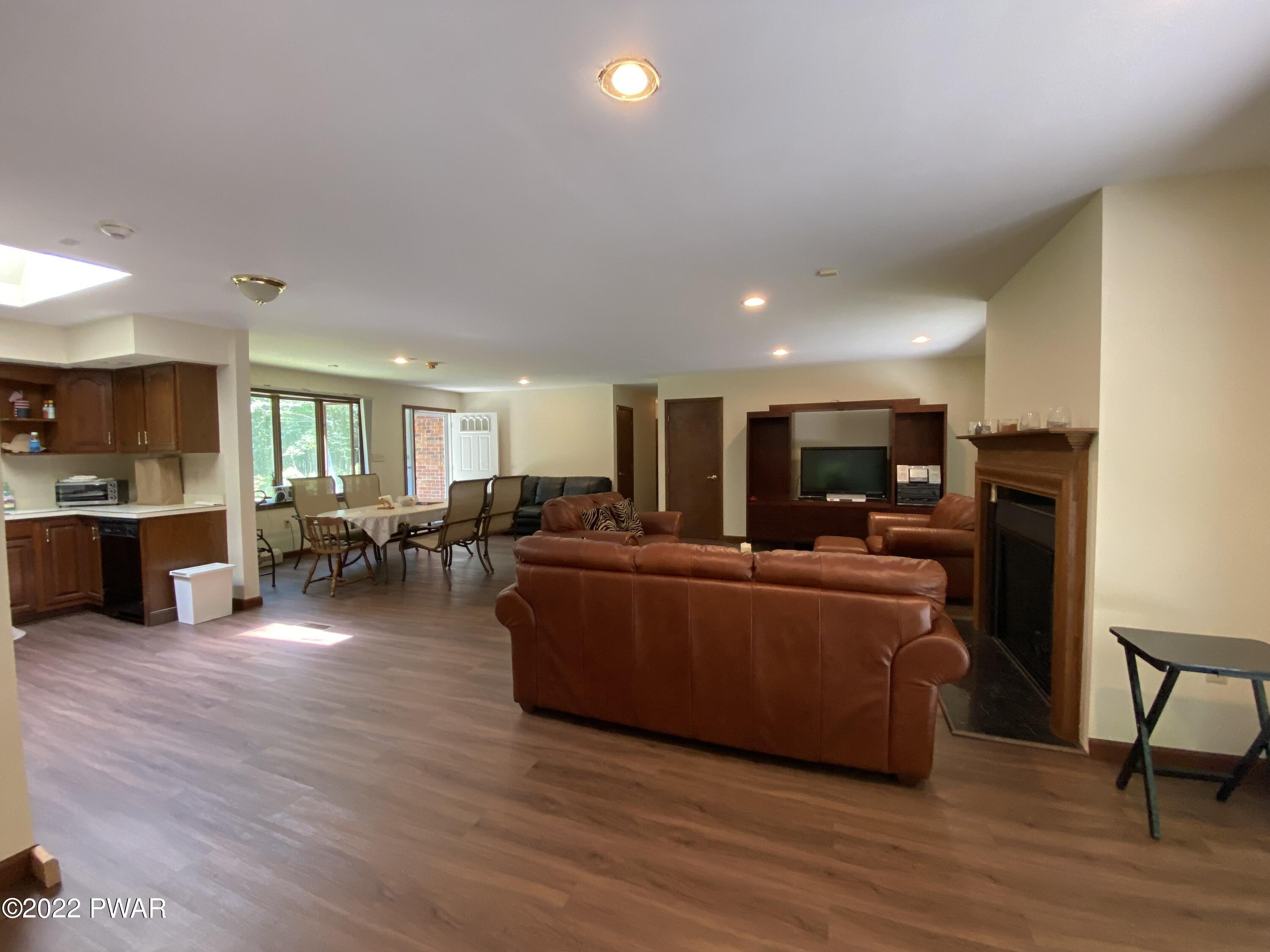 50 Deer Run Road Hawley, PA 18428 - Photo 4 of 19 Great Room