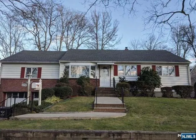 $4,500 | 294 Buttonwood Drive, Paramus, NJ 07652