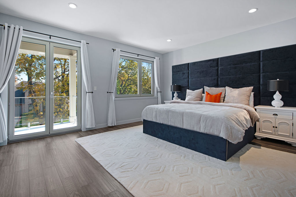 1606 Elliott Street Park Ridge, IL 60068 - Photo 16 of 36 a bedroom with a large bed and a window