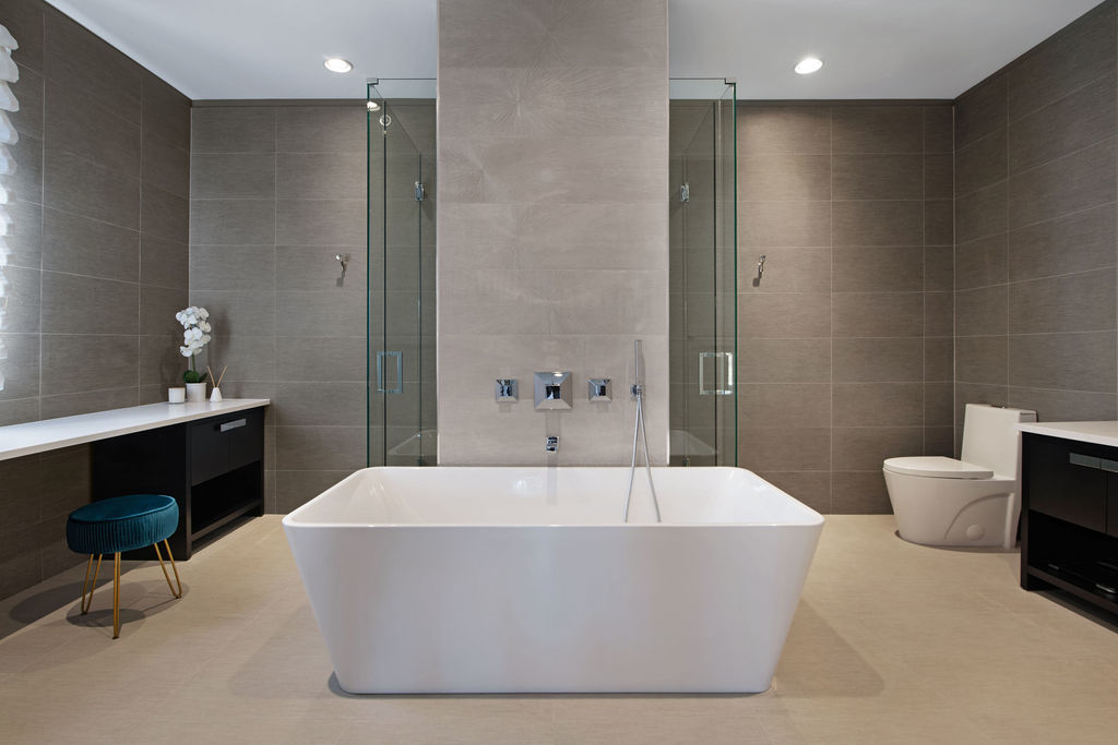 1606 Elliott Street Park Ridge, IL 60068 - Photo 18 of 36 a bathroom with a bathtub and shower