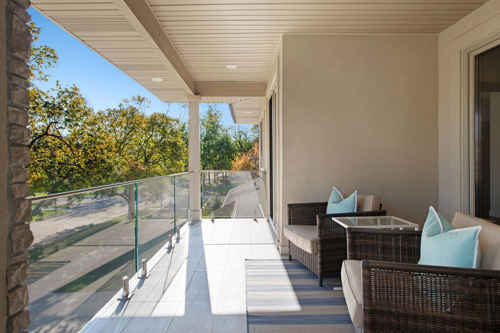 1606 Elliott Street Park Ridge, IL 60068 - Photo 20 of 36 a balcony with wooden floor and furniture