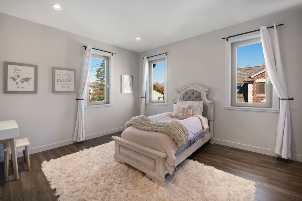 1606 Elliott Street Park Ridge, IL 60068 - Photo 21 of 36 a bedroom with a bed lamp and a window