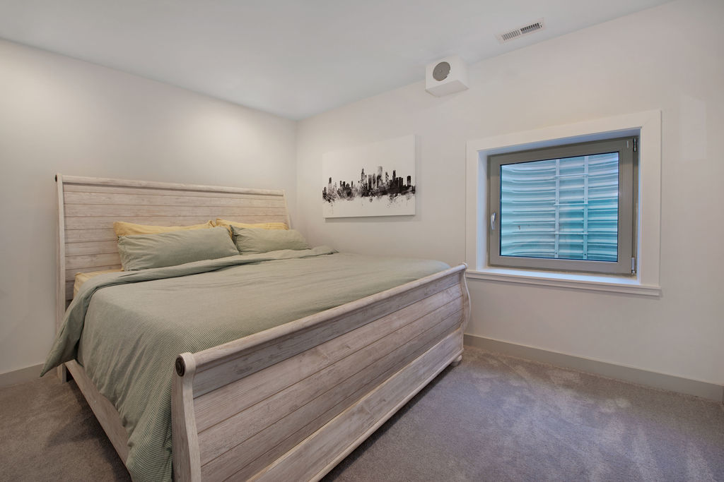 1606 Elliott Street Park Ridge, IL 60068 - Photo 28 of 36 a bedroom with a bed and a window