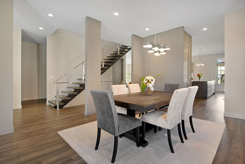 1606 Elliott Street Park Ridge, IL 60068 - Photo 4 of 36 a view of a dining room with furniture and wooden floor