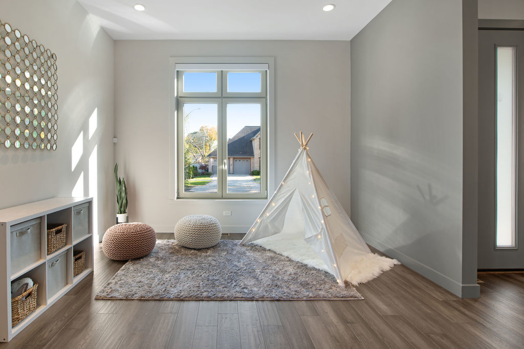 1606 Elliott Street Park Ridge, IL 60068 - Photo 5 of 36 a living room with furniture and a window