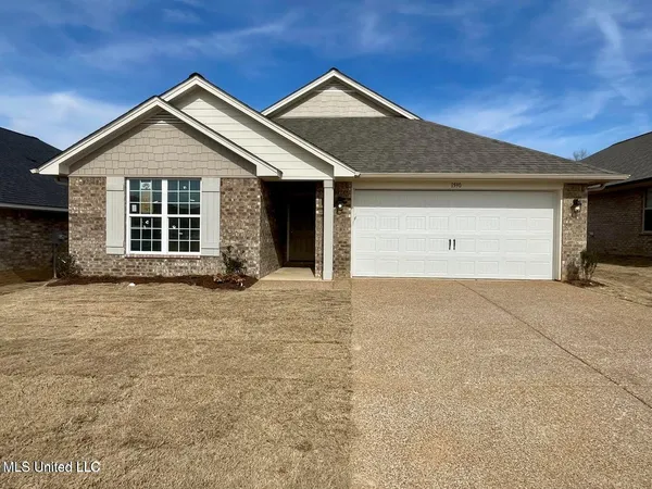 $300,000 | 102 Red Bird Cove, Senatobia, MS 38668