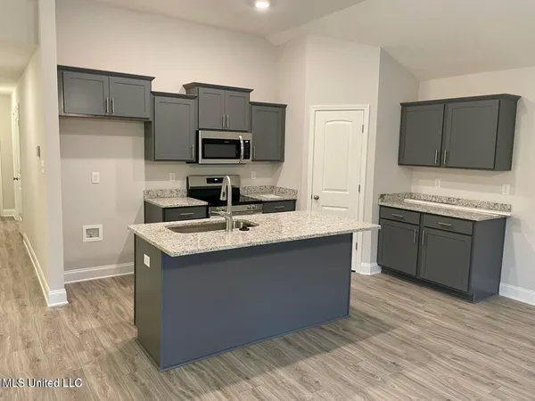 $300,000 | 102 Red Bird Cove, Senatobia, MS 38668