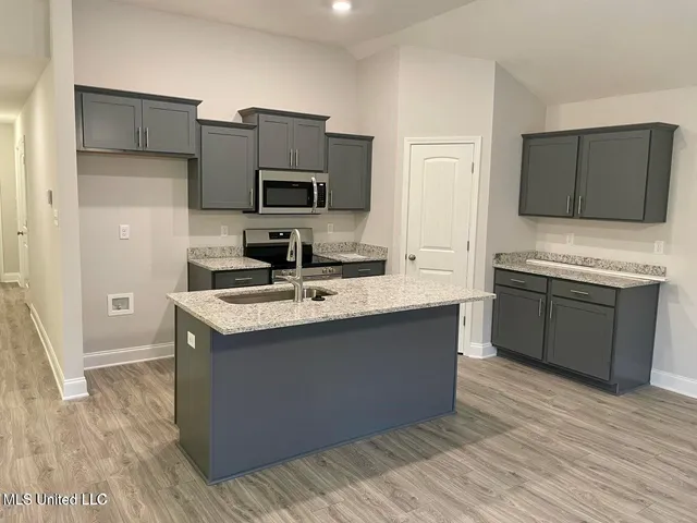 $300,000 | 102 Red Bird Cove, Senatobia, MS 38668