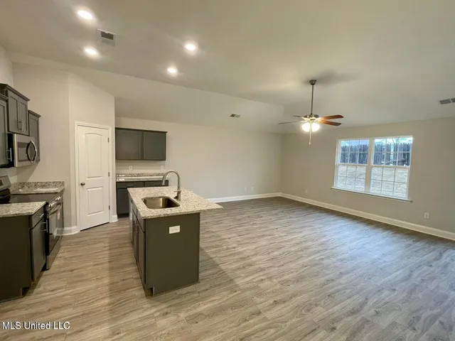 $300,000 | 102 Red Bird Cove, Senatobia, MS 38668