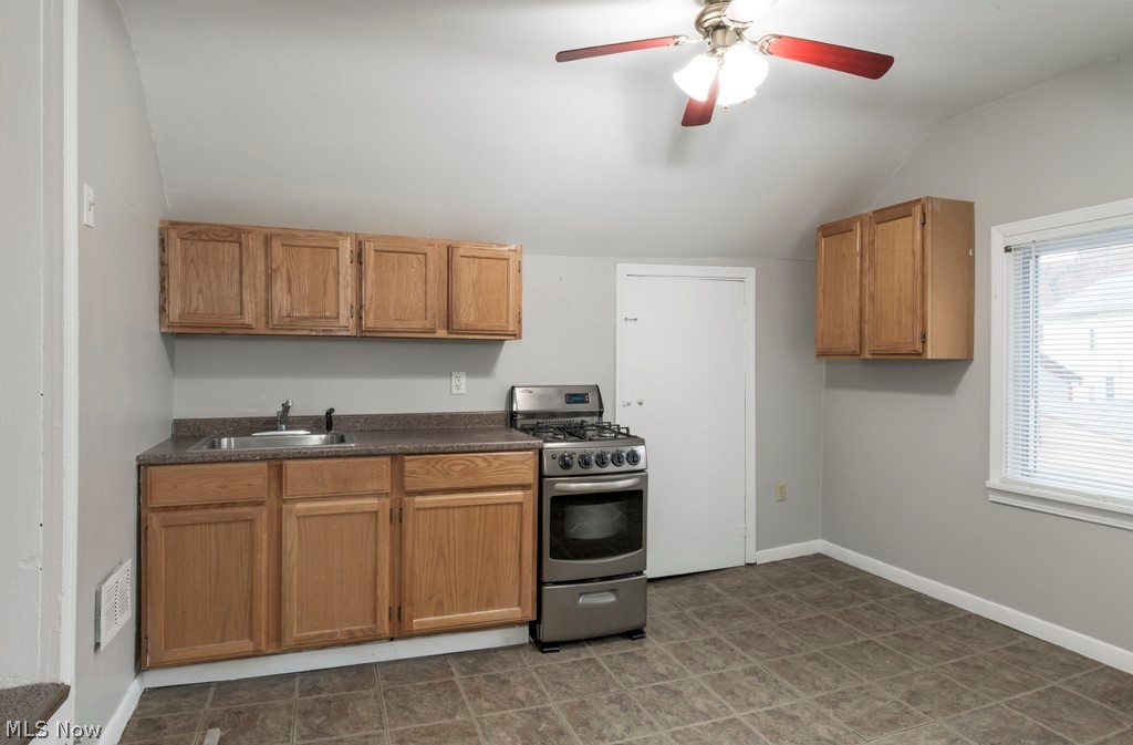 1735 Randall Road Cleveland, OH 44113 - Photo 8 of 25 Gallery Image 8