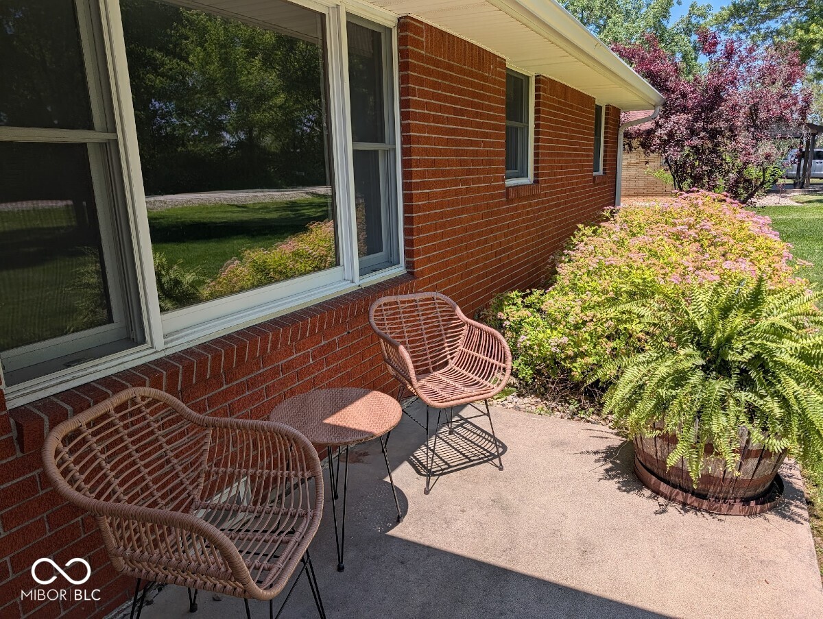 8091 South 100th Street East Pendleton, IN 46064 - Photo 2 of 18
