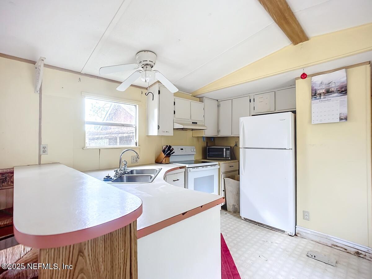 133 Mullis Avenue Interlachen, FL 32148 - Photo 39 of 45 Bright Kitchen Interior