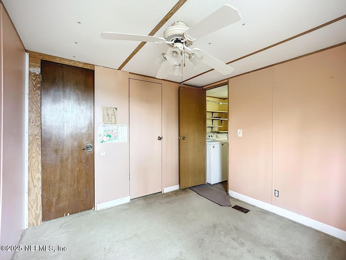 133 Mullis Avenue Interlachen, FL 32148 - Photo 44 of 45 Main Room With Ceiling Fan-Xnr6Zkdjfq