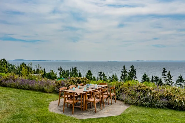 $6,750,000 | 866 Pendleton Point Road, Islesboro, ME 04848