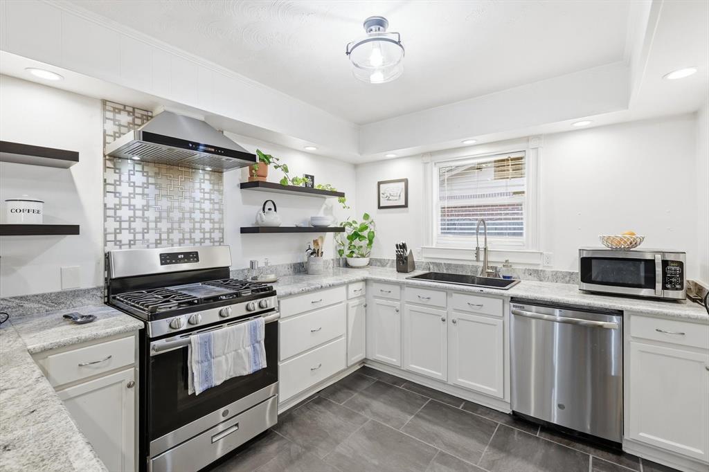 829 Inwood Drive McKinney, TX 75069 - Photo 13 of 40 Stainless steel appliances