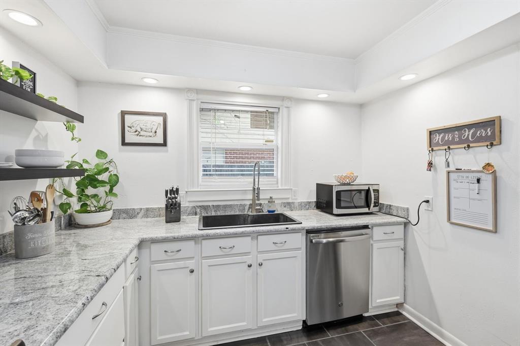 829 Inwood Drive McKinney, TX 75069 - Photo 14 of 40 Oversized sink