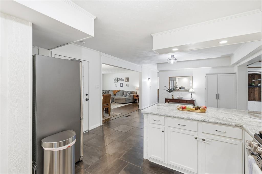 829 Inwood Drive McKinney, TX 75069 - Photo 15 of 40 Granite countertops