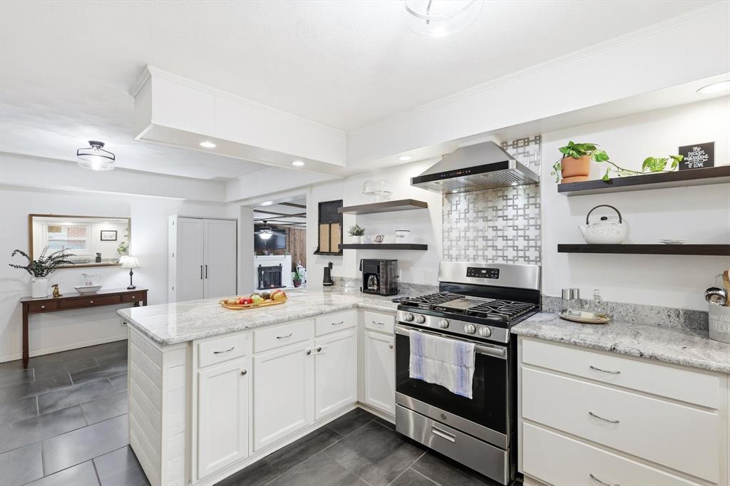 829 Inwood Drive McKinney, TX 75069 - Photo 16 of 40 Ample counter and cabinet space