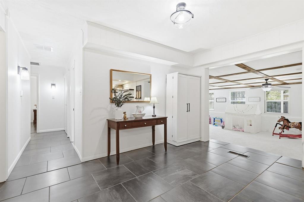829 Inwood Drive McKinney, TX 75069 - Photo 17 of 40 Kitchen dining area