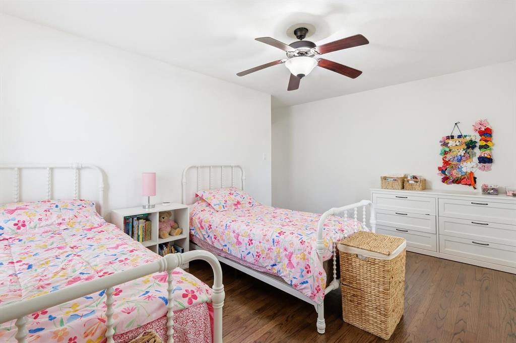 829 Inwood Drive McKinney, TX 75069 - Photo 26 of 40 Bedroom 2 view 2