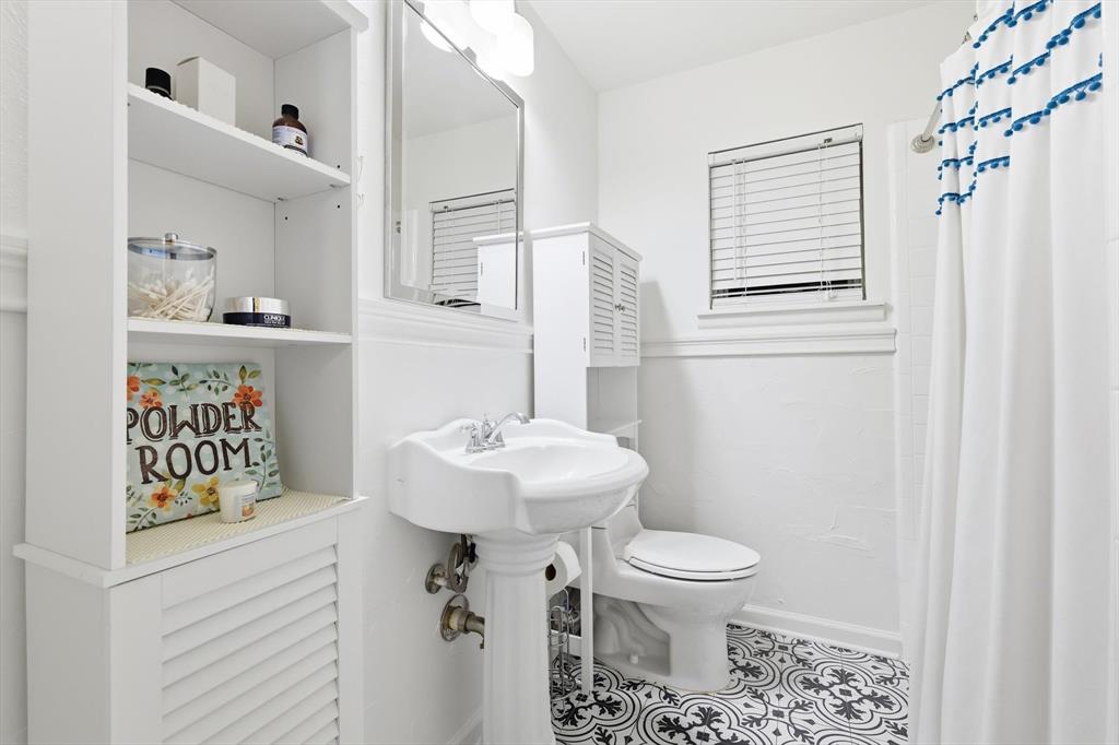 829 Inwood Drive McKinney, TX 75069 - Photo 27 of 40 Full bathroom